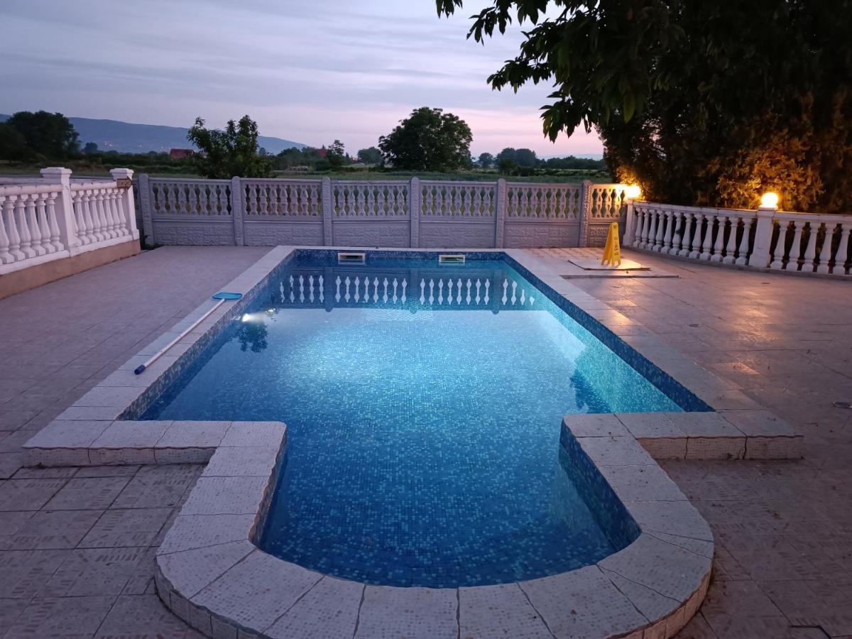 V & V Villa Lalince Extérieur photo