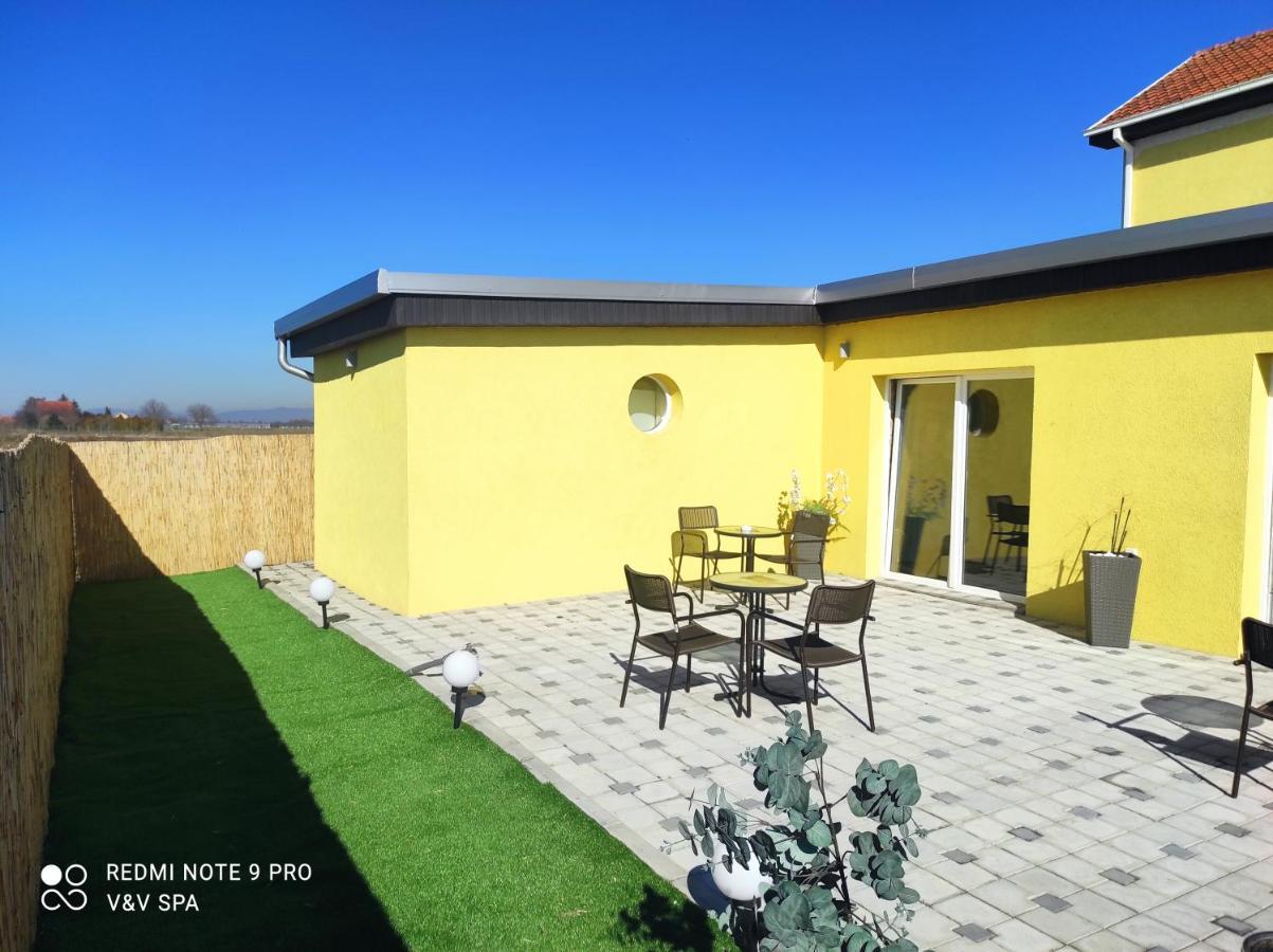 V & V Villa Lalince Extérieur photo