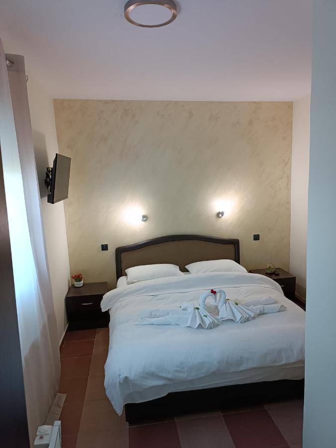 V & V Villa Lalince Extérieur photo