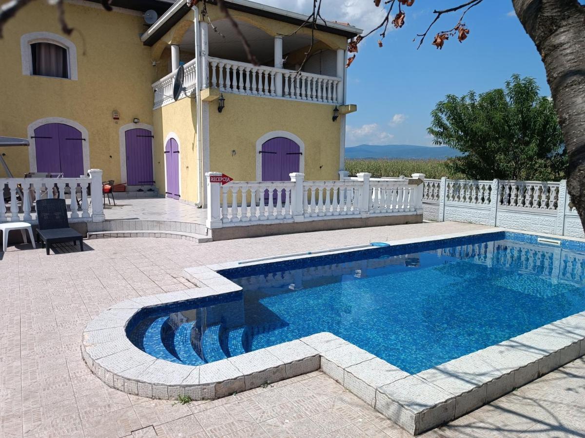 V & V Villa Lalince Extérieur photo
