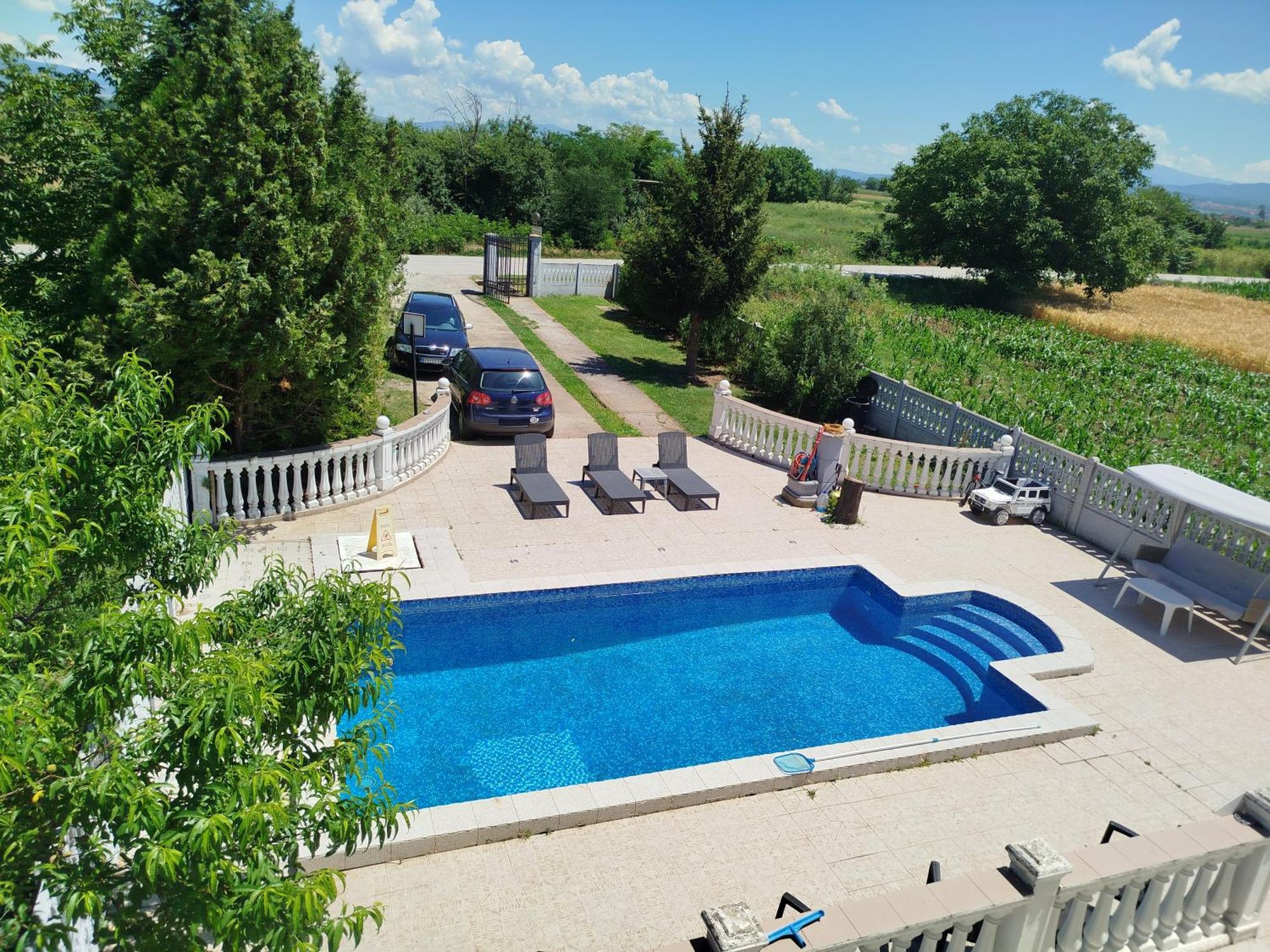 V & V Villa Lalince Extérieur photo